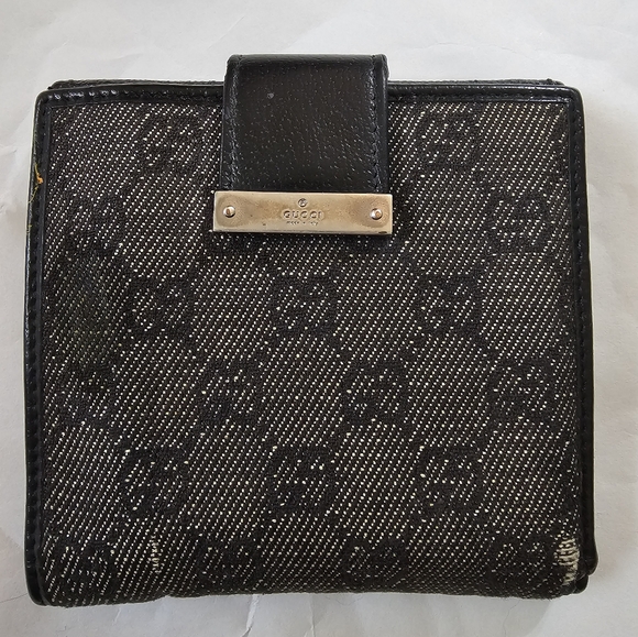Gucci - Picture 1 of 7